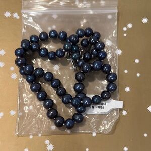 Vantel Pearls Dark Blue Necklace